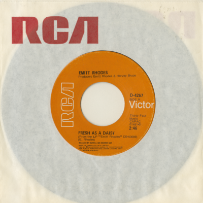 Fresh As A Daisy / You Take The Dark Out Of The Night (1971)