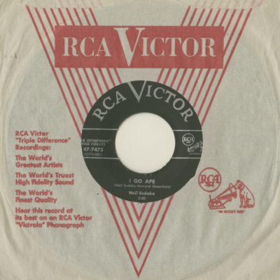 I Go Ape / Moon Of Gold