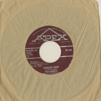 Midnight Hour / Sand And Sea (1967)