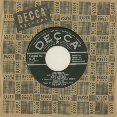 Suzanne On A Sunday Morning / Moonshine