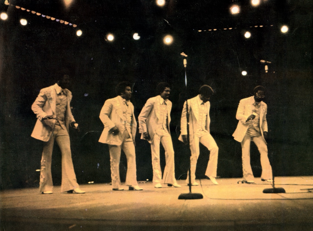 Spinners On Stage